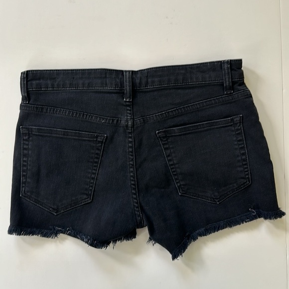 VELVET By Graham & Spencer Cindy Frayed Hem Boyfriend Shorts Coal - Picture 9 of 9